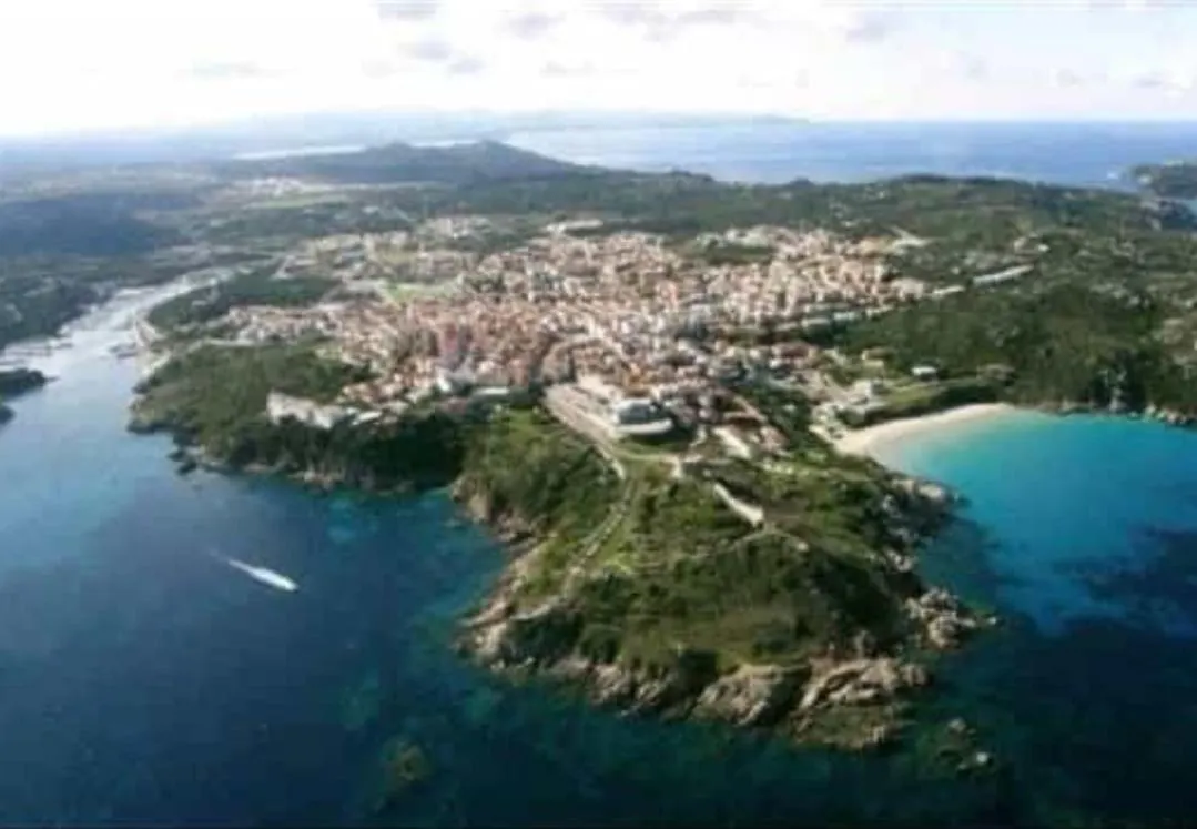 Accogliente Trilocale A Santa Teresa Gallura